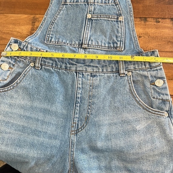 Forever 21 jean overalls, size XS, adjustable straps . In good condition - Picture 2 of 7